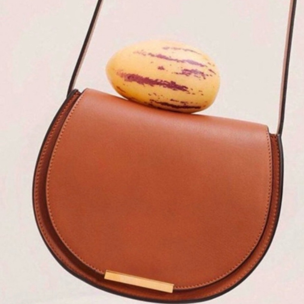 CUYSNA SADDLE Elegant Tan Leather Crossbody Bag - Picture 2 of 9